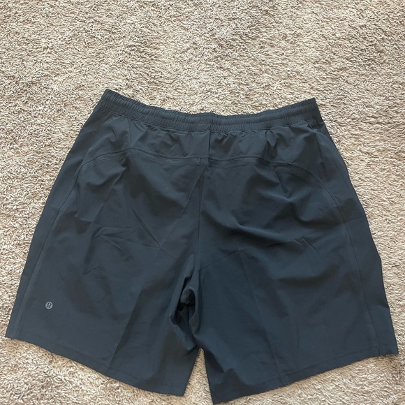 Lululemon Black Linerless Pace Breaker XXL - Picture 2 of 3
